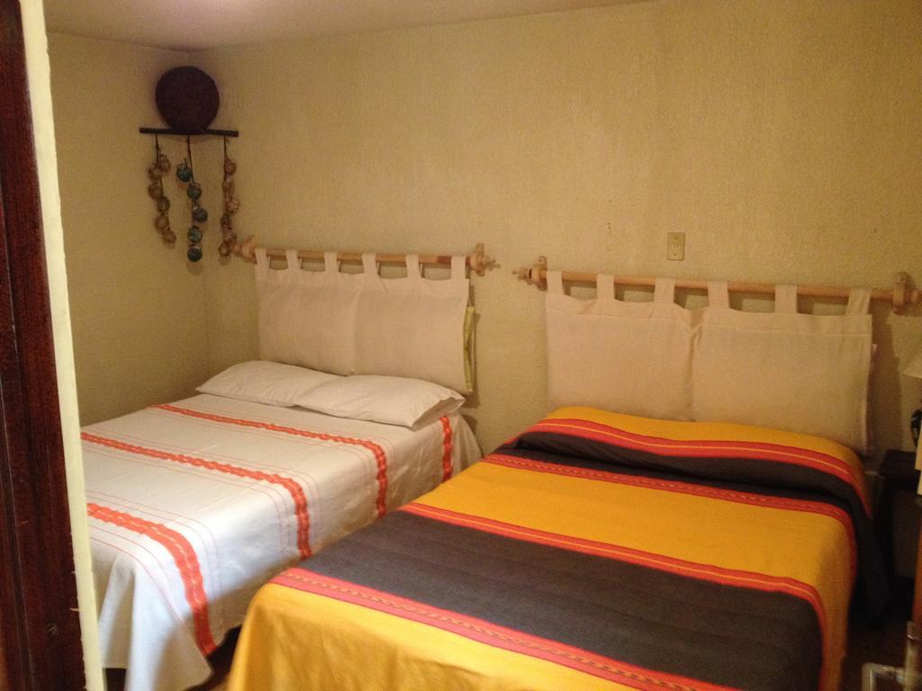 Hostal Casa Castillo Morelia Room photo