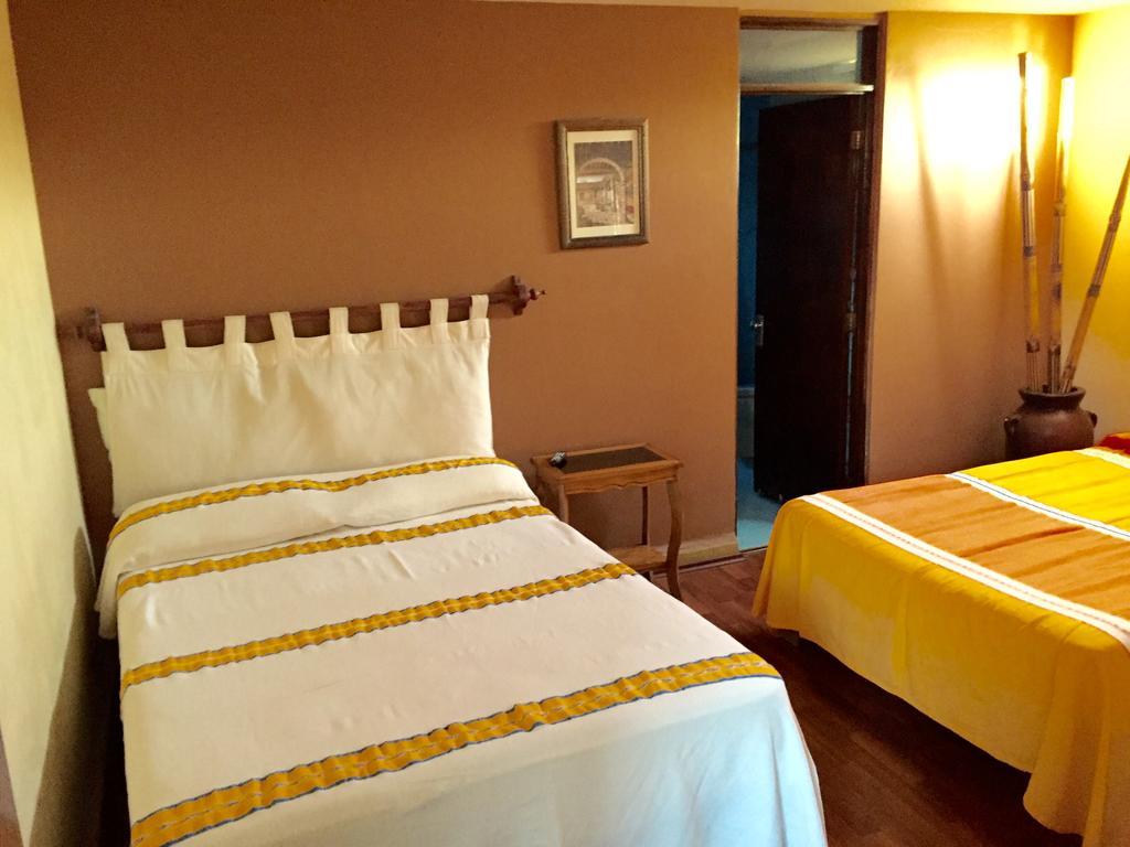 Hostal Casa Castillo Morelia Room photo