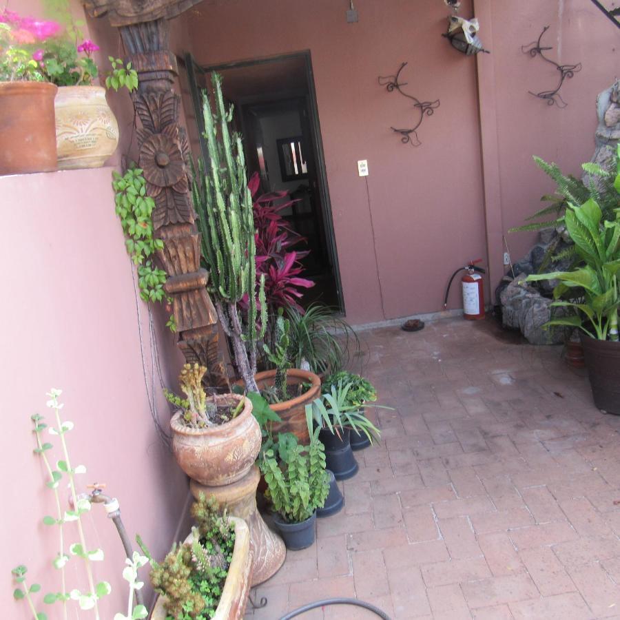 Hostal Casa Castillo Morelia Exterior photo
